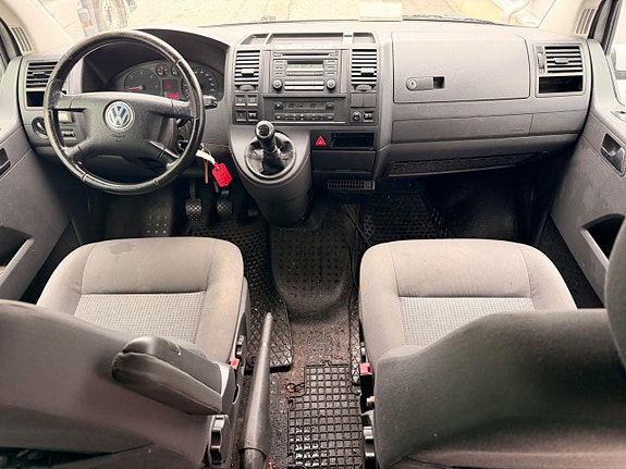 Volkswagen Caravelle 18 of 22
