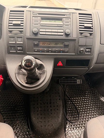 Volkswagen Caravelle 20 of 22
