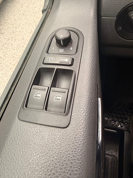 Volkswagen Caravelle 21 of 22
