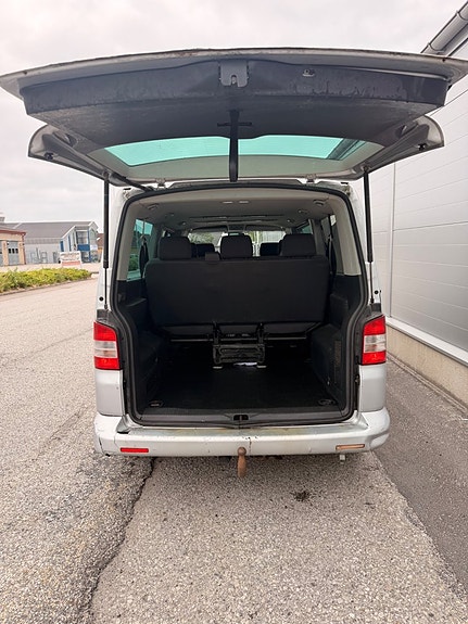 Volkswagen Caravelle 8 of 22