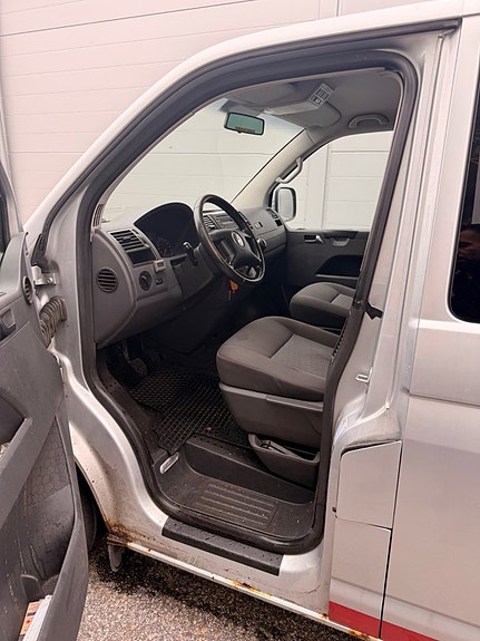 Volkswagen Caravelle 17 of 22