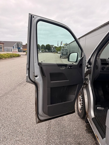 Volkswagen Caravelle 15 of 22