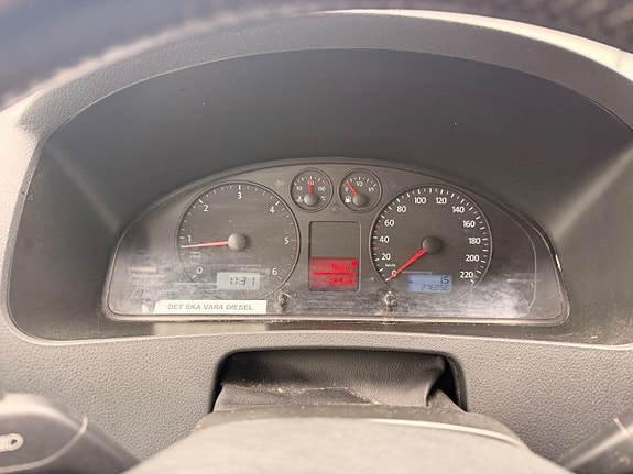 Volkswagen Caravelle 19 of 22