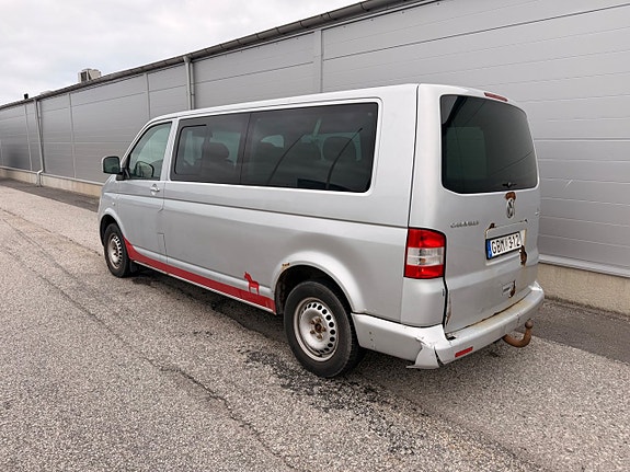 Volkswagen Caravelle 4 of 5