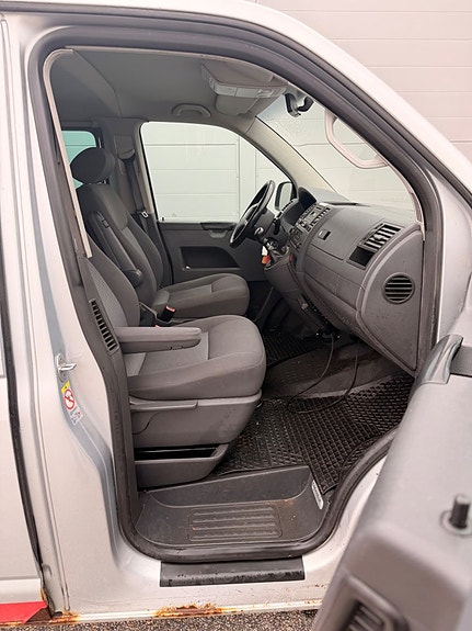Volkswagen Caravelle 14 of 22