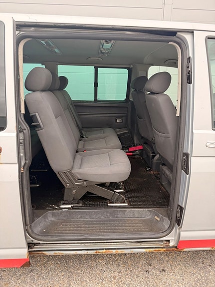 Volkswagen Caravelle 10 of 22