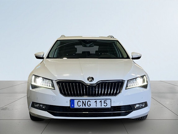 Skoda Superb 2 of 5