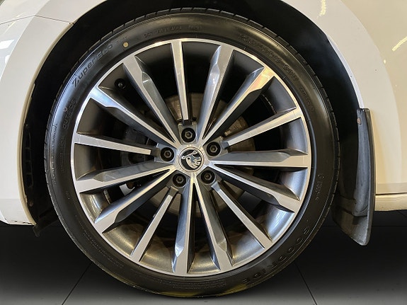 Skoda Superb 14 of 22
