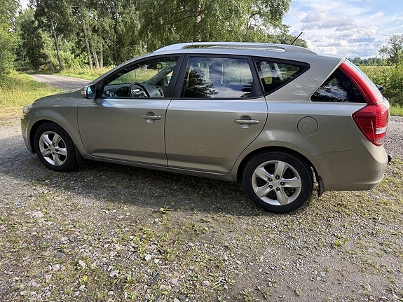 Kia Ceed 2 of 5