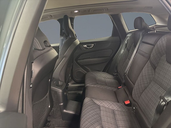 Volvo XC60 8 of 12