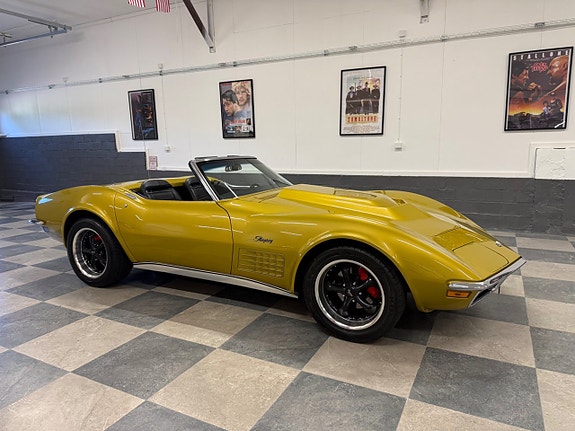 Chevrolet Corvette 2 of 5