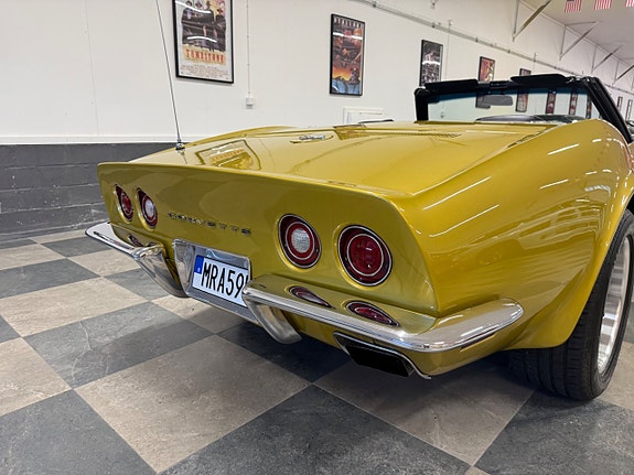 Chevrolet Corvette 18 of 30