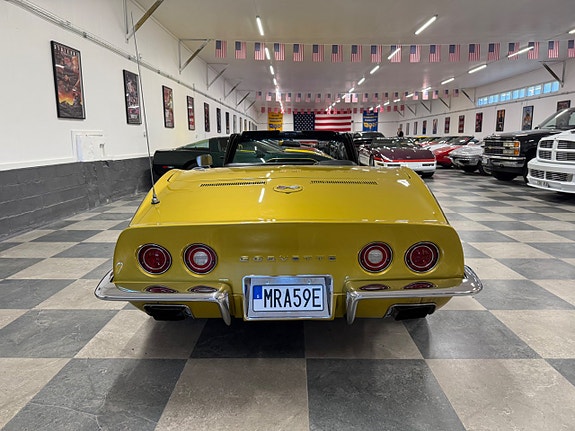 Chevrolet Corvette 10 of 30
