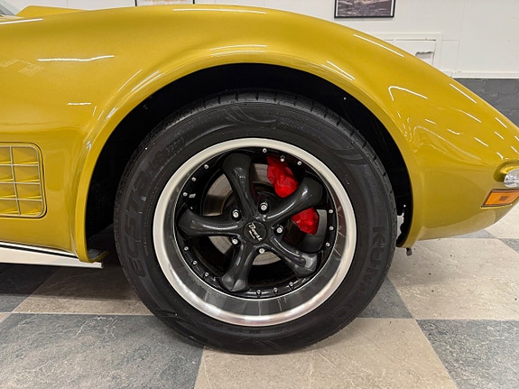 Chevrolet Corvette 13 of 30