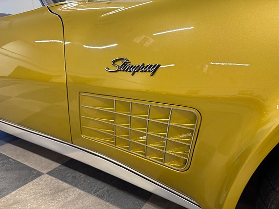 Chevrolet Corvette 14 of 30