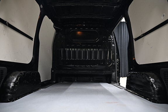 Nissan NV200 7 of 25