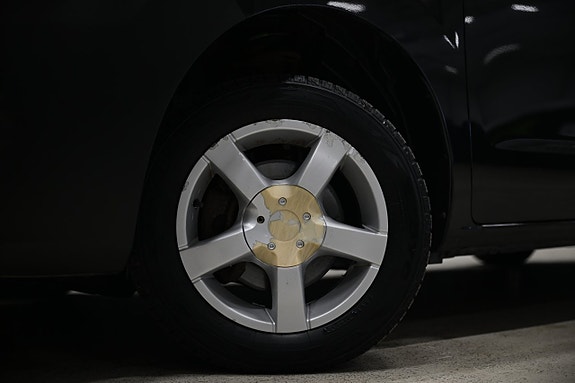 Nissan NV200 4 of 5