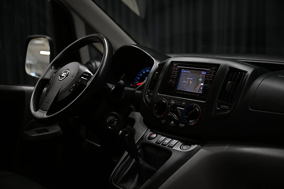 Nissan NV200 25 of 25