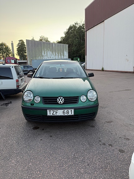 Volkswagen Polo 2 of 5