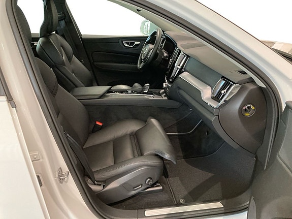 Volvo XC60 4 of 5