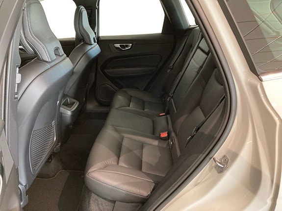 Volvo XC60 7 of 15