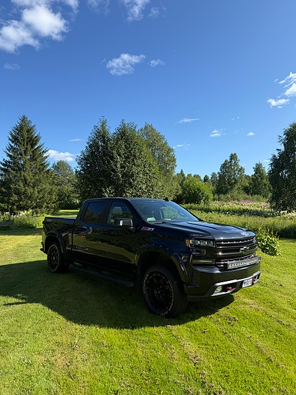 Chevrolet Silverado 1500 2 of 5