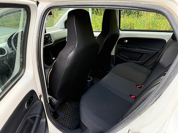Volkswagen UP! 7 of 11
