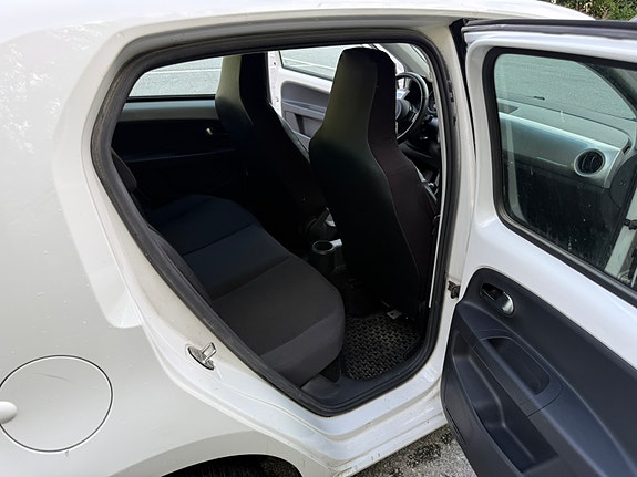 Volkswagen UP! 9 of 11