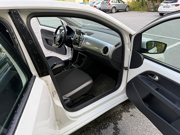Volkswagen UP! 8 of 11