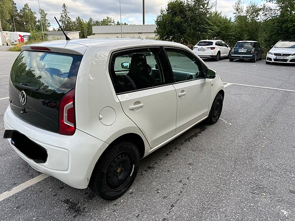 Volkswagen UP! 2 of 11