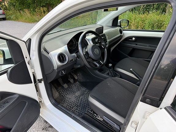 Volkswagen UP! 6 of 11