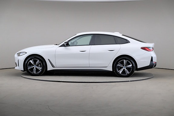 BMW i4 4 of 5