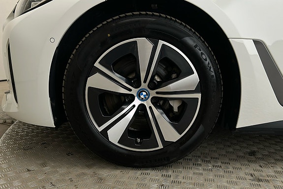 BMW i4 12 of 23