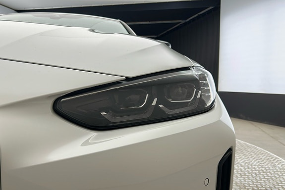 BMW i4 11 of 23