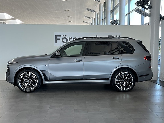 BMW X7 3 of 5