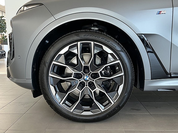 BMW X7 4 of 5