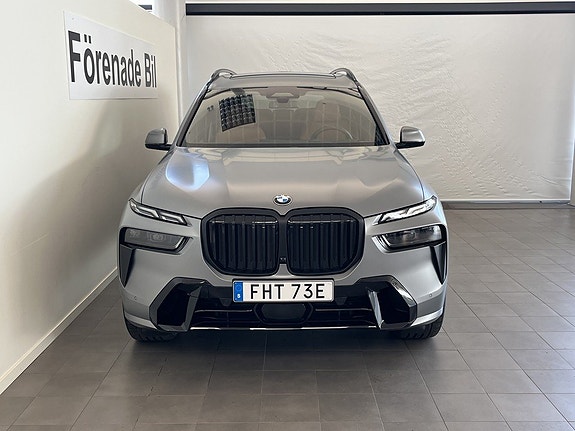 BMW X7 2 of 5