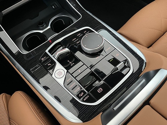 BMW X7 8 of 18