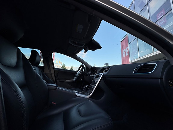 Volvo V60 10 of 16