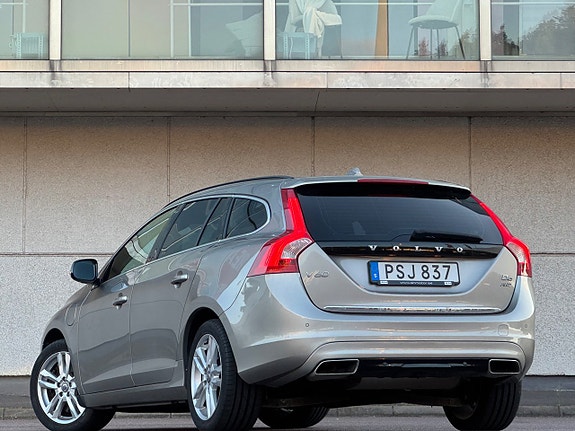 Volvo V60 3 of 5