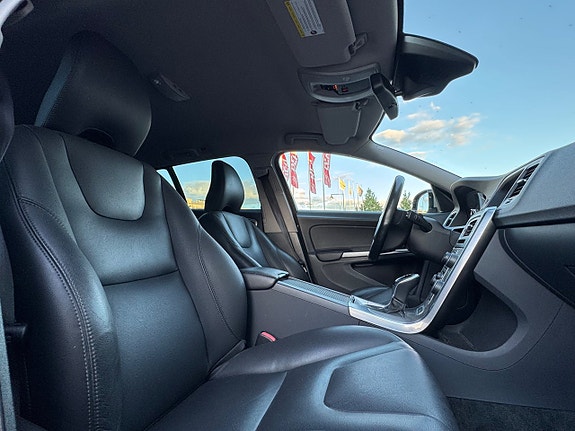 Volvo V60 11 of 16