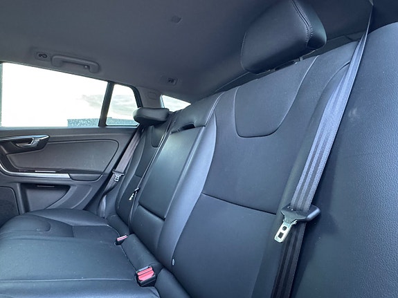 Volvo V60 13 of 16
