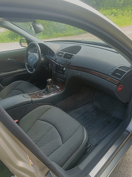 Mercedes-Benz E200 5 of 5