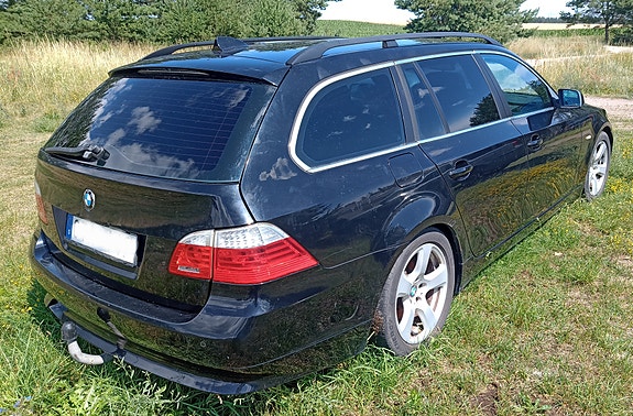 BMW 520i 3 of 5