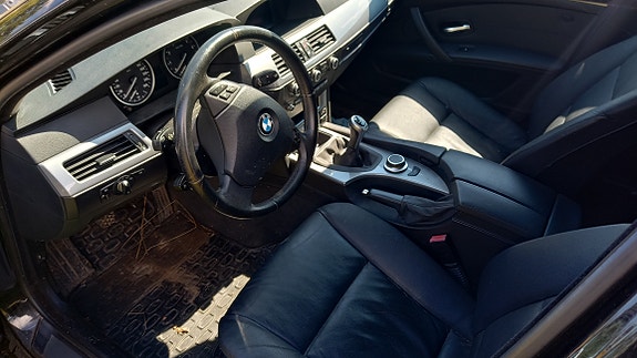 BMW 520i 4 of 5