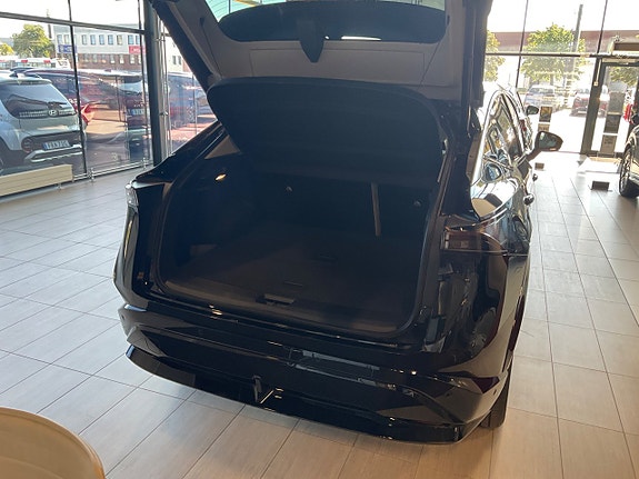 Nissan Ariya 4 of 5