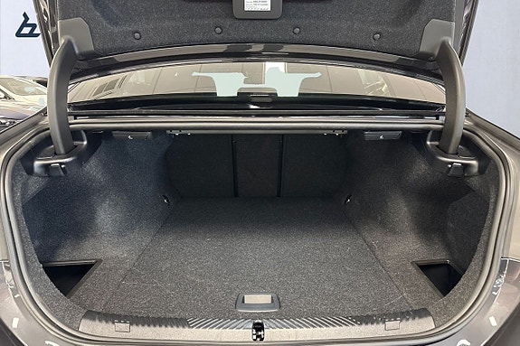 BMW i5 10 of 19