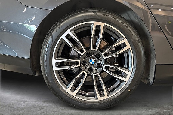 BMW i5 14 of 19