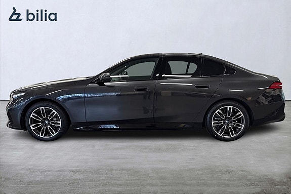 BMW i5 3 of 19
