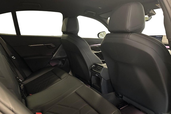 BMW i5 7 of 19